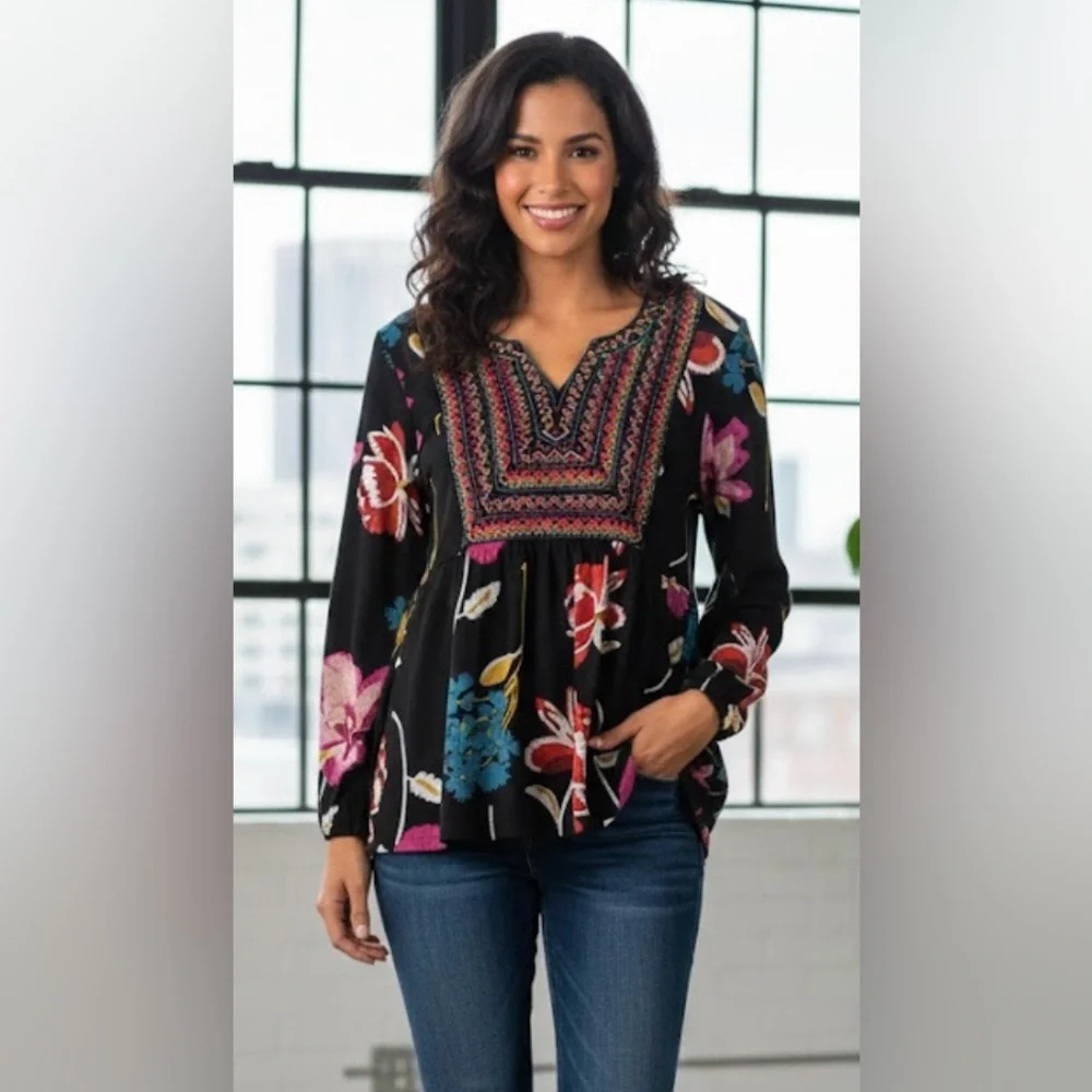 Catalog favorites Black Floral Embroidered Blouse v neck tunic type Size Large - Picture 1 of 8